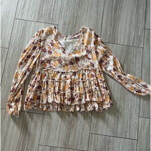 Jun and Ivy Floral Tiered Long Sleeve V neck blouse